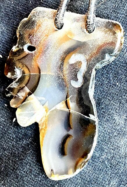 Achate aus den tiefen Strudeln des Jangtse bei Linjiang: Ist das der gar dürre Herr in der Geschichte?