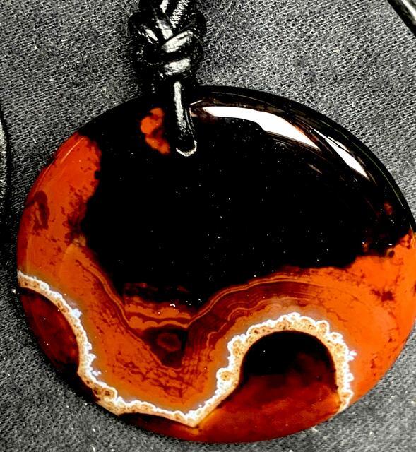 Achate aus den tiefen Strudeln des Jangtse bei Linjiang