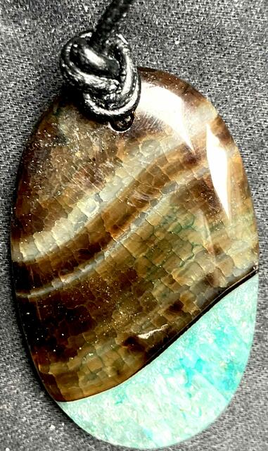 Achate aus den tiefen Strudeln des Jangtse bei Linjiang