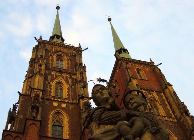 Der Dom, erbaut von 1244 bis 1341, ist das Wahrzeichen der Stadt.