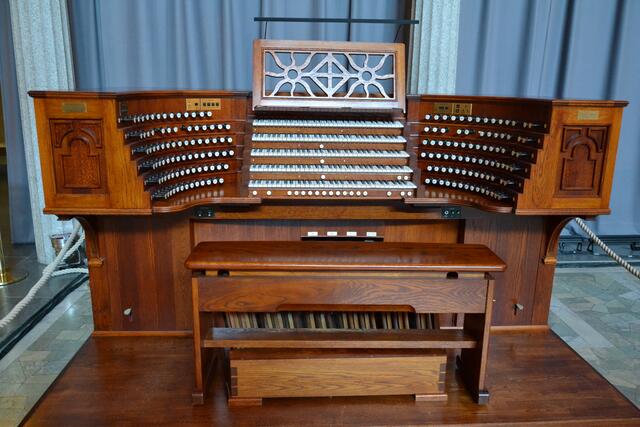 Orgel im Festsaal