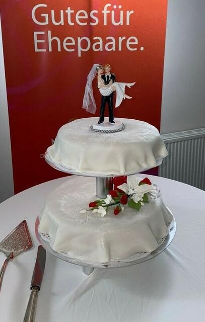 Die Hochzeitstorte beim Ehe-"Mix" mit etlichen Ehepaaren in der freikirchlichen Vineyard-Gemeinde Landsberg