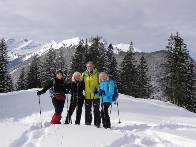 Eine traumhafte Winter-Kulisse sorg für unvergessliche Erlebnisse beim Schneeschuhwandern.
