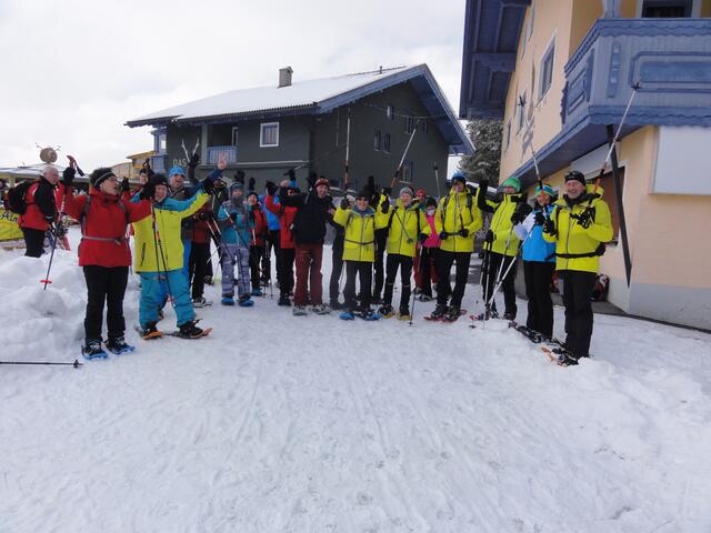 Nach der mittäglichen Einkehr bot sich noch Gelegenheit für ein nettes Gruppenbild.