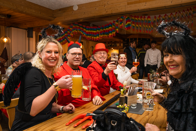 ORCC-Prunksitzung 2023 - Ballbesucher v.l.: Simone Losinger, Andreas Beutlrock, Manfred Losinger, Brigitte Losinger, Petra Gerber | Foto: FSeventfoto