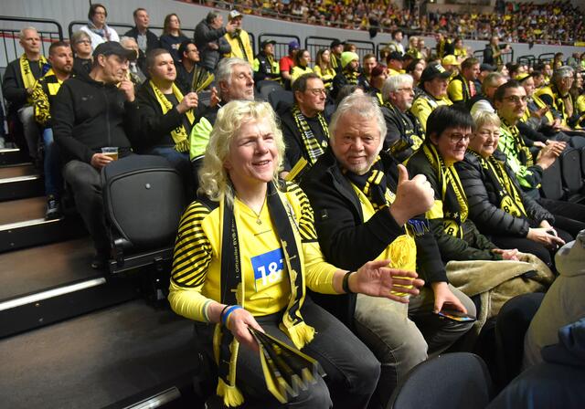 Waren giuter Dinge...die BVB-Fans. Anschließend ging es dann in den IDUNA Park, einen Steinwurf entfernt, gegen die Hertha aus Berlin.
Zwei Siege an einem Nachmittag für die Borussia...
FotoArchiv Merkel+Merkel
