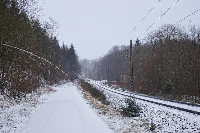 rechts Bahnstrecke Blankenburg - Rübeland, lks. Forst- u. Wanderweg Brauner Sumpf nach Hüttenrode