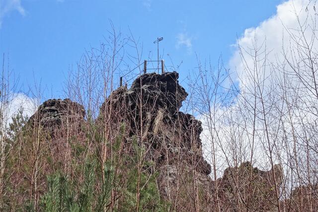 zu 3.) Großvaterfelsen, über Steigeisen geht es zur Aussichtsplattform