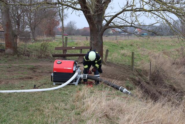 Wasserentnahme aus der Leine  | Foto: H. Brüggemann