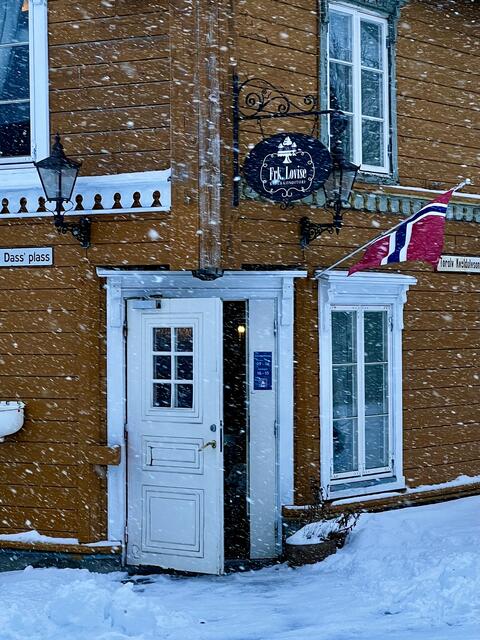 Einladendes Lokal in Sandnessjøen | Foto: Marc Rohde | www.marcrohde.de