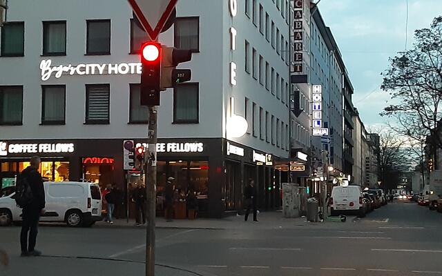 Noch am HBF. | Foto: Iris Alefelder