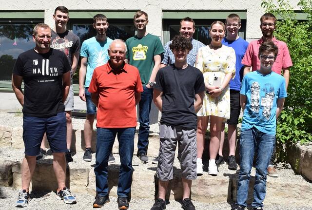 Josef Fink mit den Altpapier-Sammlern | Foto: Walte Trettwer