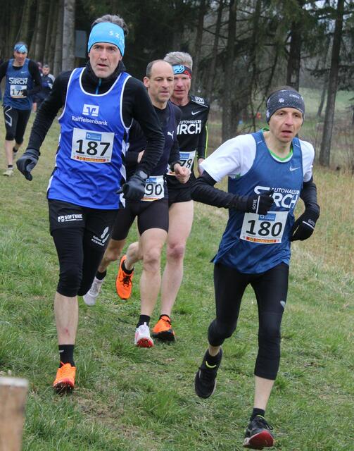 Christian Raimann (Startnummer 187) feierte in Markt Indersdorf Premiere im Crosslauf