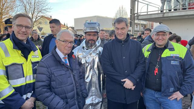 von links: 
Martin Kießling, Technischer Geschäftsführer LSW
Max Aicher
Manuel Schablas, stellv. Betriebsratsvorsitzender LSW
Dr. Markus Söder
Stefan Janik, Betriebsratsvorsitzender LSW