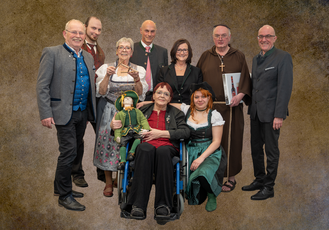 Kissinger Starkbierfest 2023 -Im Bild v. l.: Manfred Losinger, Werner Freund, Christa Thiele, Reinhard Gürtner, Barbara Kurz, Silvis Rinderhabgen, Günther Herrmann, Dr. Klaus Metzger | Foto: FSeventfoto
