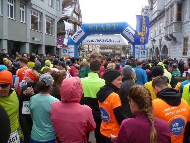 Startaufstellung „10 Kilometer“.
