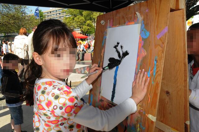 Für die Kinder der Schaulustigen gab es allerlei Angebote, etwa Malaktionen