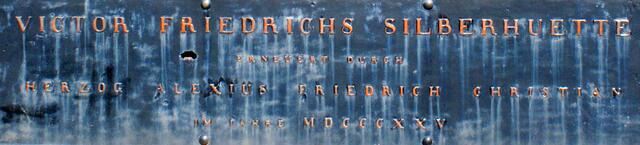 dieses Schild befindet sich an einer verlassenen Werkshalle auf dem Gebiet der einstigen Rinkemühle. Victor Friedrich war ein anhaltinischer Fürst aus dem Hause der Askanier. Er regierte von 1721 bis 1765 in Anhalt - Bernburg, zu der auch das Gebiet um Silberhütte gehörte. 
