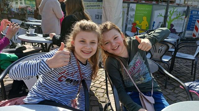 Zur Belohnung gab es nach dem Wettbewerb für Sophia und Celina (v. l.) bestimmt einen großen Eisbecher.