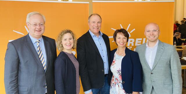 Das Bild zeigt (v.l.n.re.) die Spitzenkandidaten der schwäbischen FW: Bernhard Pohl, Marina Jakob, Alexander Hold, Ulrike Müller, Fabian Mehring  | Foto: Franziska Mehring