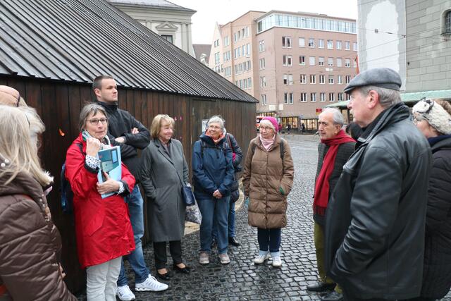 Abschlussbesprechung auf dem Rathausplatz in Augsburg | Foto: Marianne Stenglein