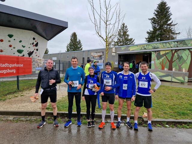 Georg Leichtle, Hermann Schäffler, Anna Knötzinger, Wenzel Kurka, Arslan Muminovic und Fabian Munz nach dem Zieleinlauf | Foto: Christina Kratzer