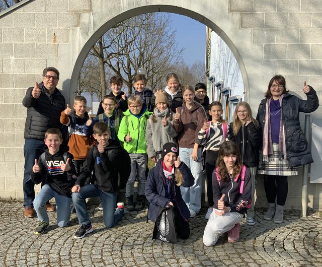Die Mathematikerinnen und Mathematiker der Schule am Tag der Mathematik in Augsburg; Begleitlehrkräften Petra Weidner und Andreas Siegmund  | Foto: Andreas Siegmund