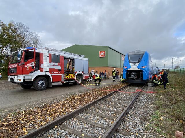 Gemeinschaftsübung  zusammen mit der Feuerwehr Stettenhofen und 
Go-Ahead am Gablinger Bahnhof
