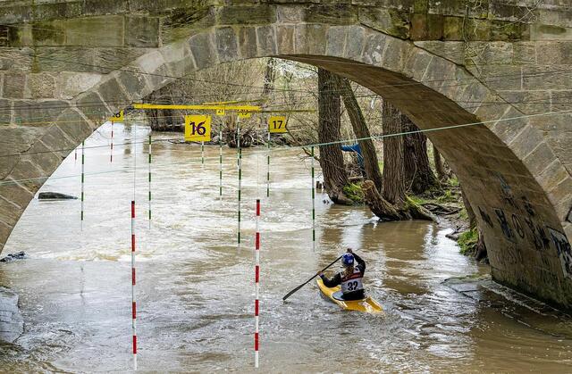 Am 1. April fand an der Sandsteinbrücke in Bayreuth der nächste Wettkampf des SV Bayreuth  im Kanuslalom statt. | Foto: Michael Neumann
