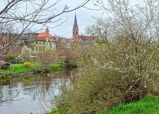 Bode in Staßfurt mit der St. Petrikirche