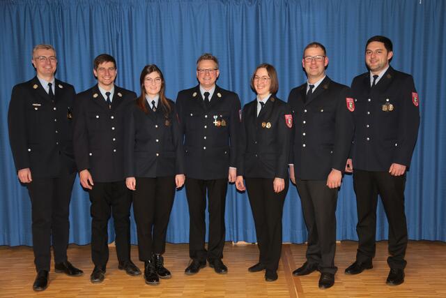 Neu gewählte Vorstandschaft der Freiwilligen Feuerwehr Gablingen e.V. 
Von links: Dominik Merktle (1. Kommandant), Leonhard Stegmüller (2. Kommandant), Nicole Dempf (Schriftführerin), Christian Kaiser (Vorstand), Katharina Merktle (Kassiererin), Sebastian Rotter (Beisitzer), Michael Reiner (Beisitzer) 