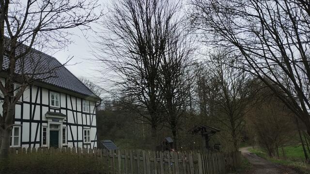 Hier ist in Staffel 4 das Waldhaus Amore. Tatsächlich ein privates Wohnhaus welches nichts mit dem Rotlicht Milieu zu tun hat.