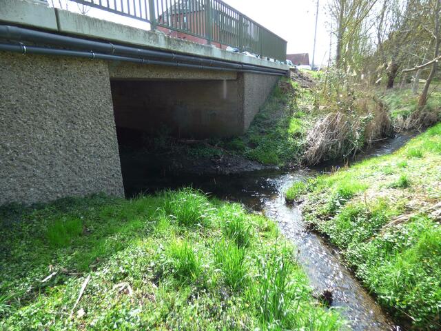 Die Schille von rechts unten und der Hüpeder Bach vereinen sich in Pattensen zum Fuchsbach