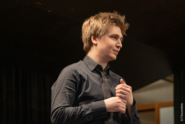 Mit Evgeny Konnov präsentierte der Freundeskreis Friedberger Musiksommer seinen Mitgliedern zur Mitgliederversammlung am 14. April 2023 im Friedberger Divano einen wahren Edelstein der klassischen Klavierkunst. | Foto: FSeventfoto