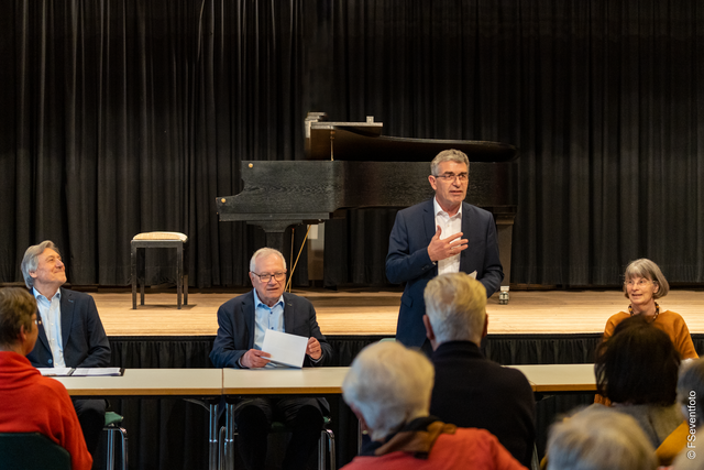 Freundeskreis Friedberger Musiksommer - Mitgliederversammlung am 14. April unter der Leitung des 1. Vorsitzenden Heinz Oswald (2. v.r.) Im Bild ebenfalls Schriftführerin Christine Guggemos (rechts) Schatzmeister Herbert Maier (links) und 2. Vorsitzender Wilfried Höfl | Foto: FSeventfoto