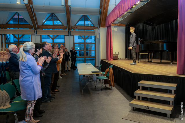 Mit Evgeny Konnov präsentierte der Freundeskreis Friedberger Musiksommer seinen Mitgliedern zur Mitgliederversammlung am 14. April 2023 im Friedberger Divano einen wahren Edelstein der klassischen Klavierkunst. - Standing Ovations für eine überwältigende Darbietung | Foto: FSeventfoto