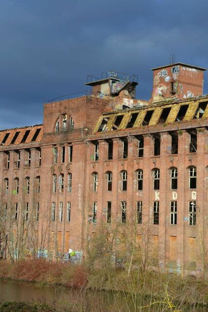 Wasserstadt Limmer - denkmalgeschützte Gebäude werden abgerissen

Ehemalige Werksgebäude am Stichkanal im Februar 2023

 (Foto: Katja Woidtke)