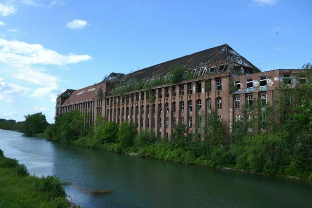 Wasserstadt Limmer - denkmalgeschützte Gebäude werden abgerissen

Aufnahme aus dem Juli 2017

(Foto: Katja Woidtke)