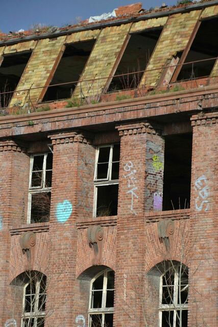 Wasserstadt Limmer - denkmalgeschützte Gebäude werden abgerissen

Ehemalige Werksgebäude am Stichkanal im Februar 2023

 (Foto: Katja Woidtke)