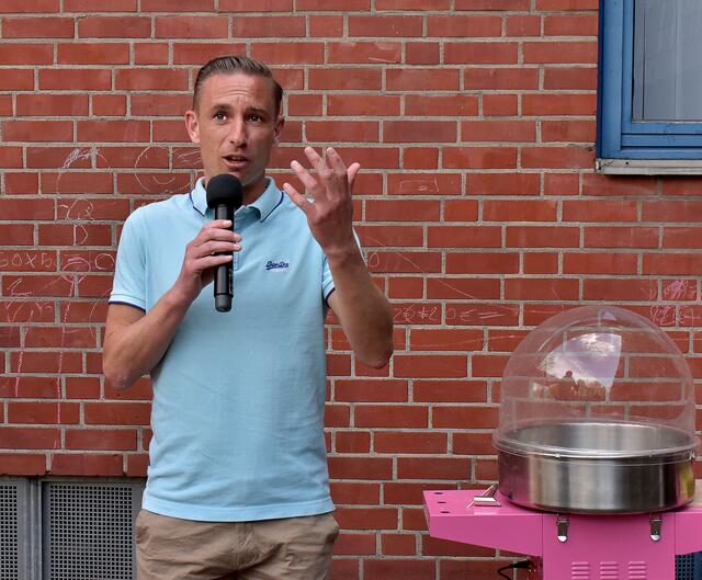Regionsabgeordneter Angelo Alter berichtet von einer geplanten Aktion der Region Hannover.