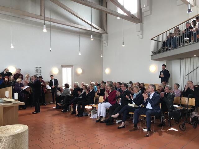 Beifall von allen Seiten - für Chor, Grußworte, Erinnerungen, Gratulationen und mehr