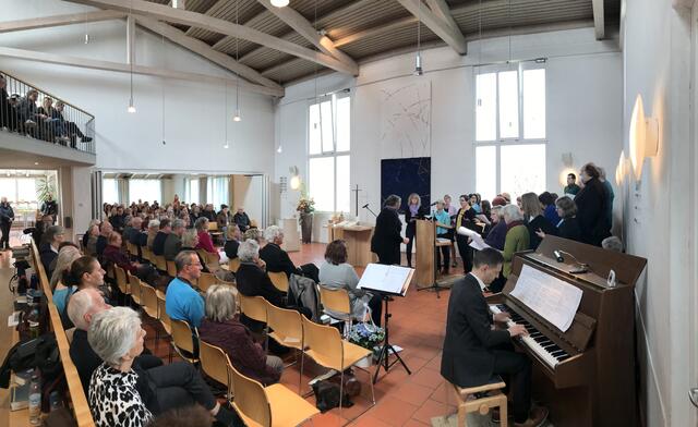 Ein Lichtblick: die schöne Zachäuskirche in Stätzling