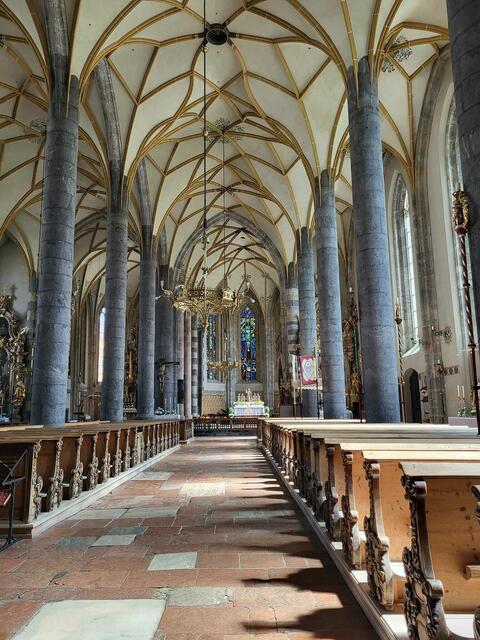 DIE VIERSCHIFFIGE PFARRKIRCHE IN SCHWAZ | Foto: SUSANNE EHRING