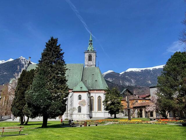 DIE SCHWAZER PFARRKIRCHE MIT IHREN 15.000 KUPFERPLATTEN | Foto: SUSANNE EHRING
