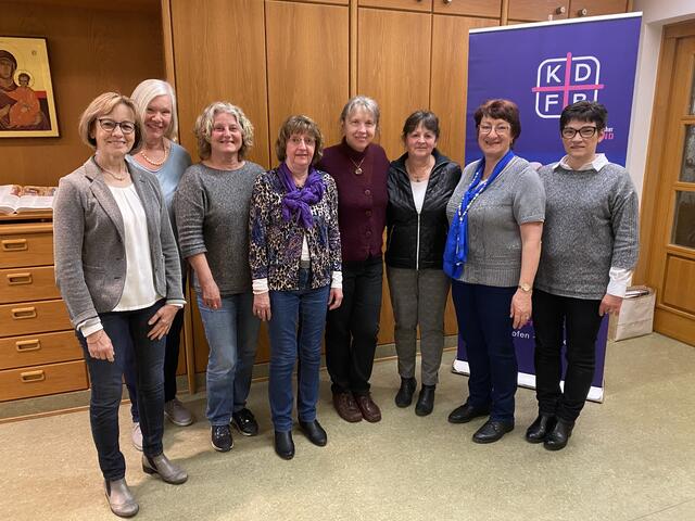 Bisheriges Vorstandsteam : v.l.  Sigrid Berchtenbreiter, Antonie Nussbauer,
Lore Scharpf, Isolde Steppich, Paula Jebelean, Maria Lipp, Ulrike Pohl, Franziska Raba,   | Foto: Bild: Nadine Nussbauer 