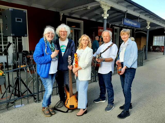 von links:
Petra Bauer, Joe Ditchen, Vroni Günther, Peter Wörlein, Mary Fischer | Foto: Ingrid Winter
