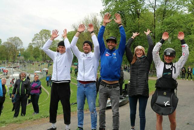 Gleiches Augsburger Nationalteam wie bei der Kanuslalom WM 2022 von links Noah Hegge, Sideris Tasiadis, Hannes Aigner, Ricarda Funk, Elena Lilik | Foto: Marianne Stenglein