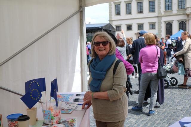 AI Beisitzerin Barbara Kächele bei ihrem Einsatz am Stand | Foto: Marianne Stenglein