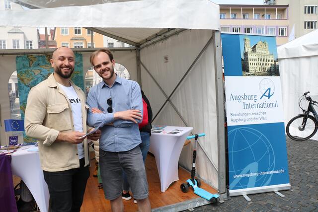 links Mislav Ilic neben Philipp Huber Geschäftsführer Augsburg International e.V. | Foto: Marianne Stenglein