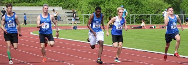 100 Meter Sprint mit Phil Scheurle, Tobias Anton, Yan Kekeu Ndamen und Michael Fechtner von Seiten der LG Zusam 